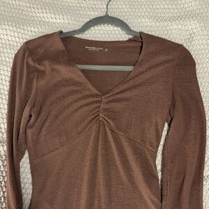 Abercrombie & Fitch Long Sleeve V-Neck Ruched Brown Top